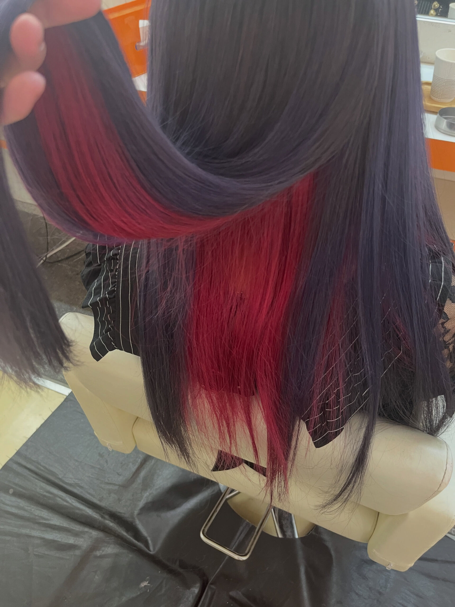全体をパープル、インナーを原色の赤でカラーしました！